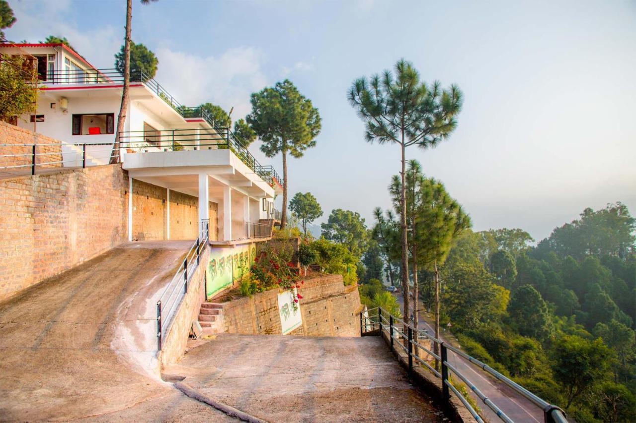StayVista at Villa Woodside Meadows Kasauli Esterno foto