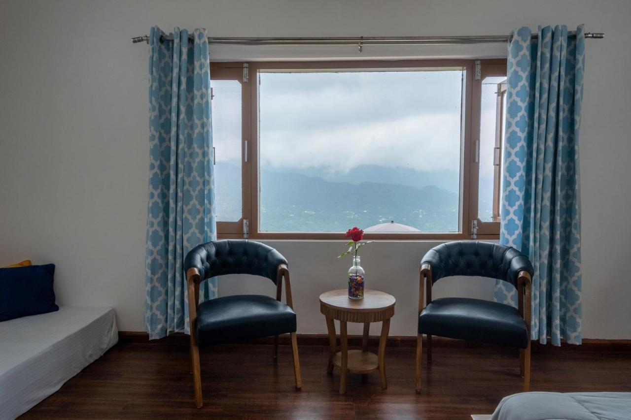 StayVista at Villa Woodside Meadows Kasauli Esterno foto