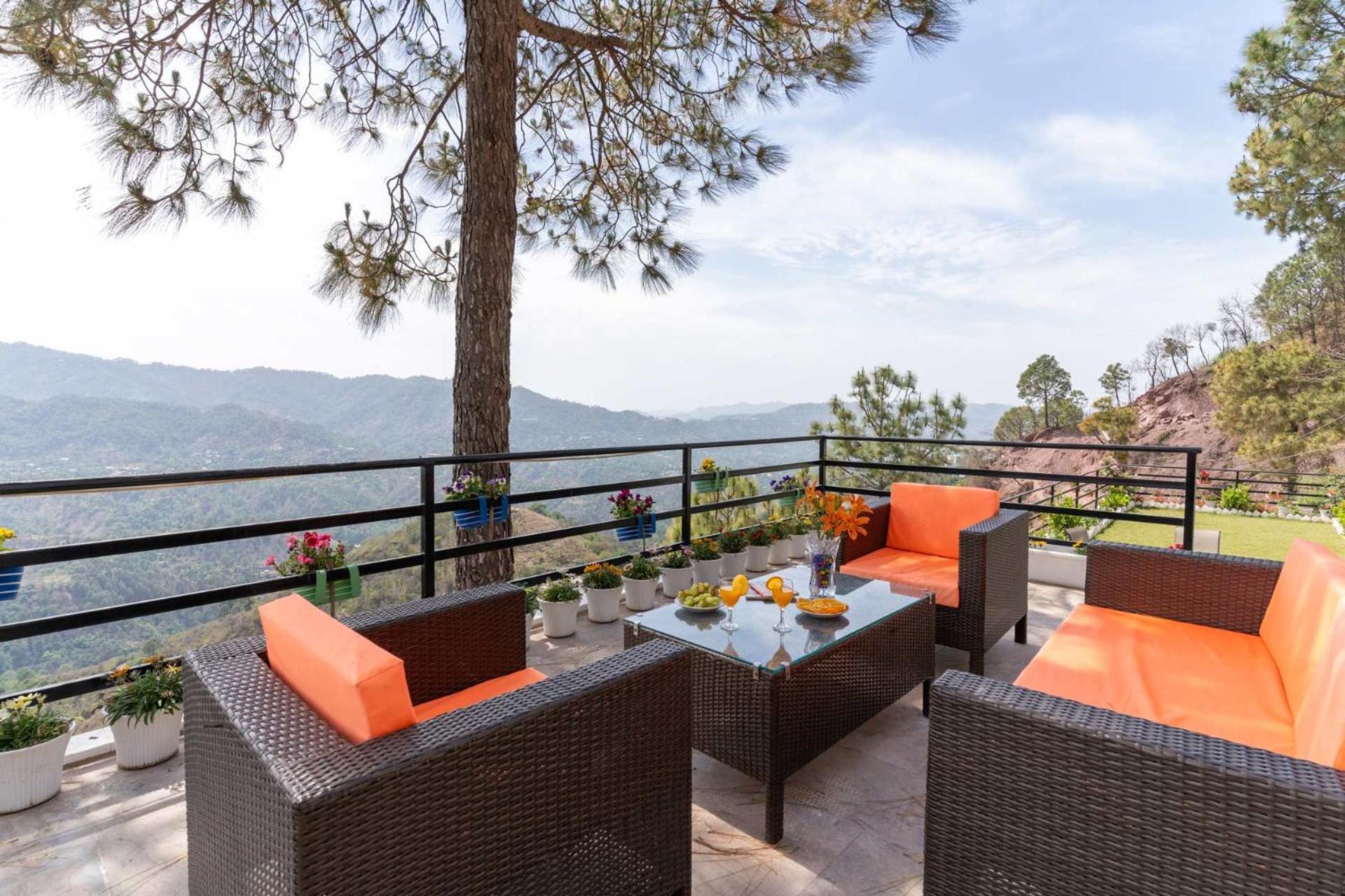 StayVista at Villa Woodside Meadows Kasauli Esterno foto