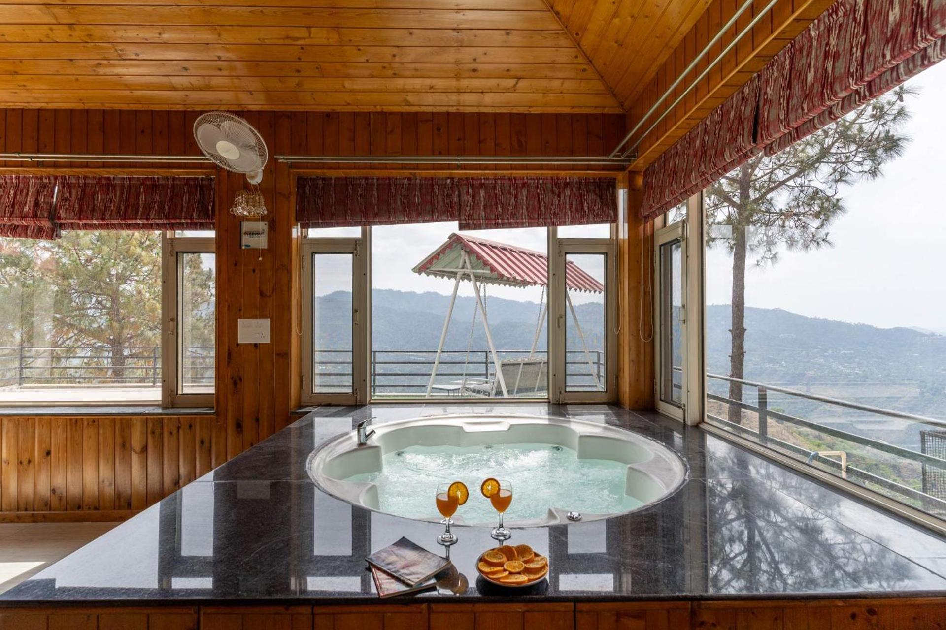 StayVista at Villa Woodside Meadows Kasauli Esterno foto